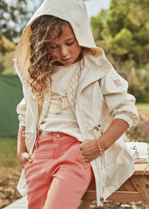 Chaqueta impermeable blanca